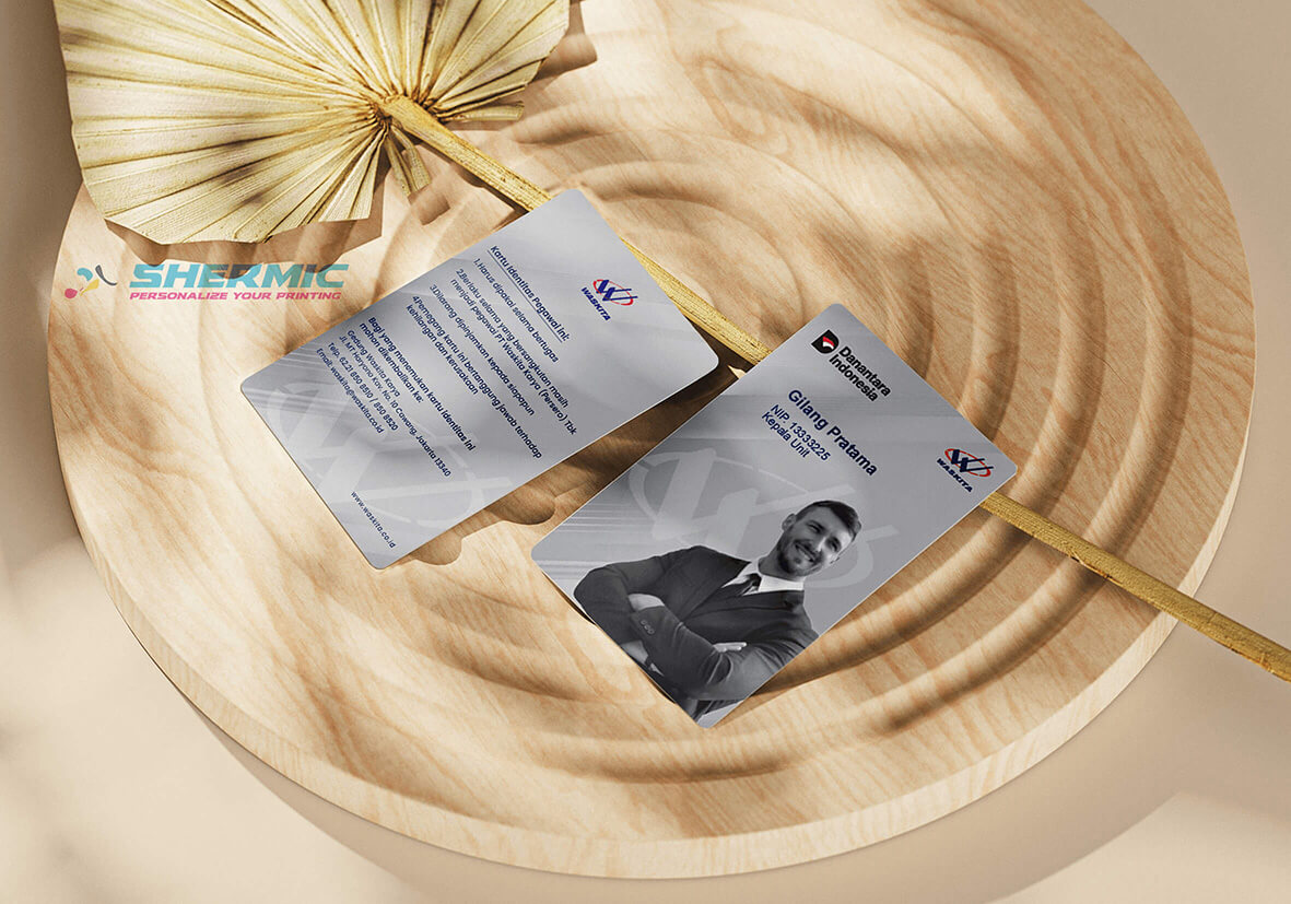 cetak id card karyawan dengan UV printing PVC berkualitas - shermic UV print